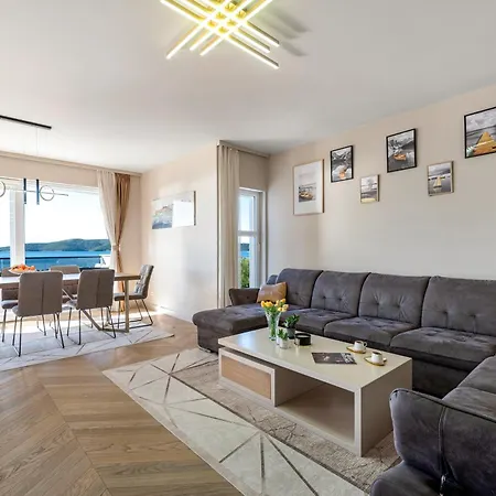 Luxury Tisa דירה *